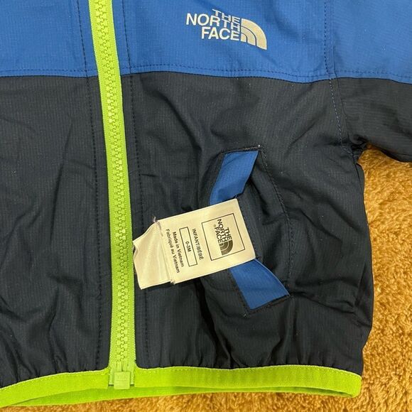 The North Face baby boys reversible jacket 0-3 months - Picture 2 of 3